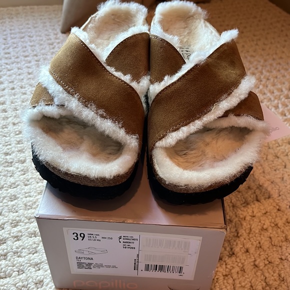 Birkenstock | Daytona Shearling Sandal | Size 39 - Picture 14 of 16